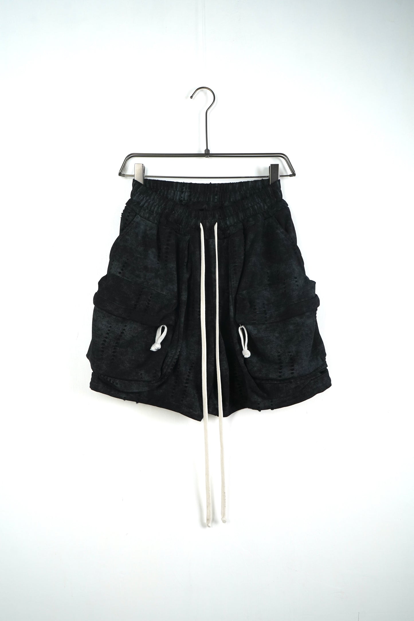Pantaloncino cargo con abrasioni