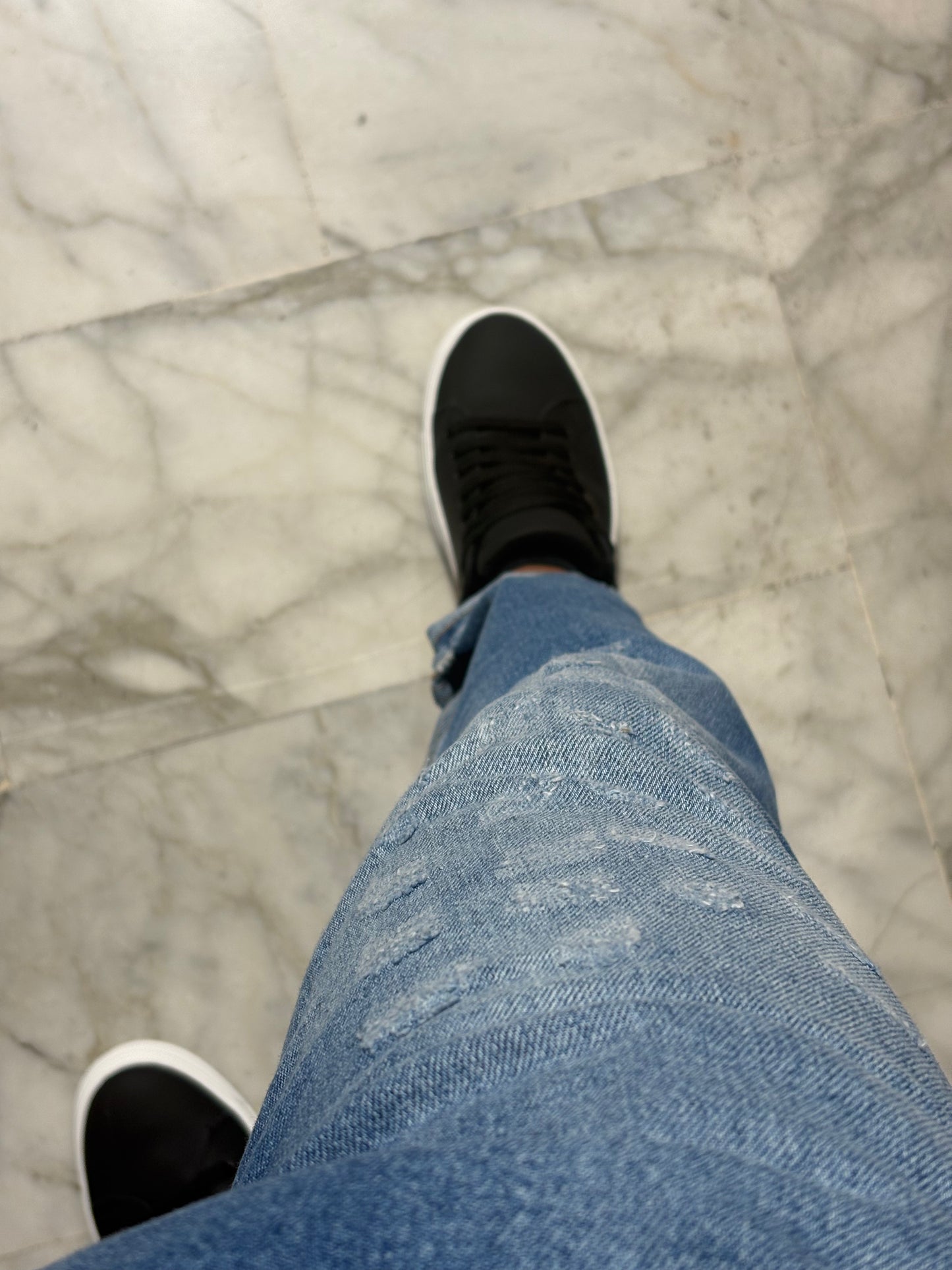 Jeans loose fit con abrasioni col.denim