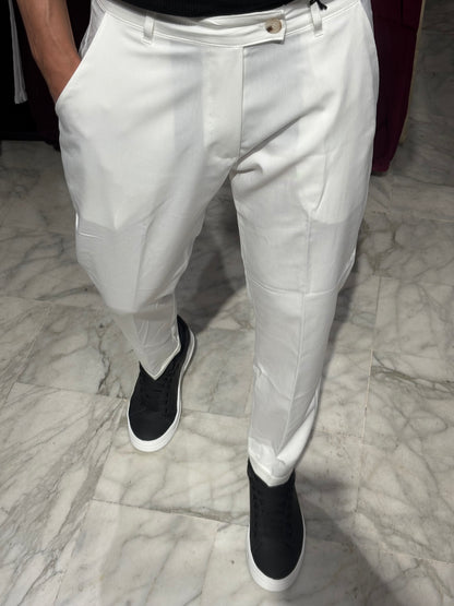 Pantalone con risvolto bianco