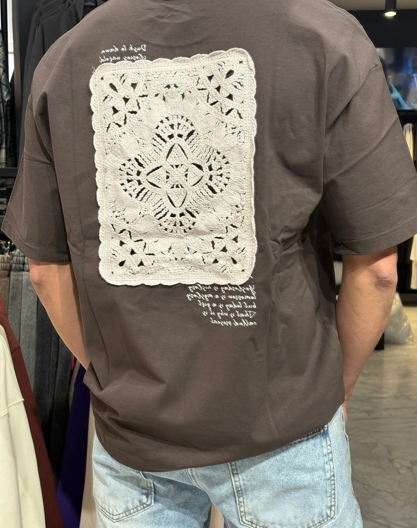 T-shirt stampa dietro Brown