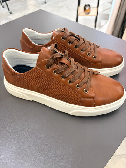 Sneaker Low-Top in Pelle Cognac con Dettagli Micro-Forati