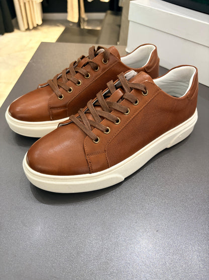 Sneaker Low-Top in Pelle Cognac con Dettagli Micro-Forati