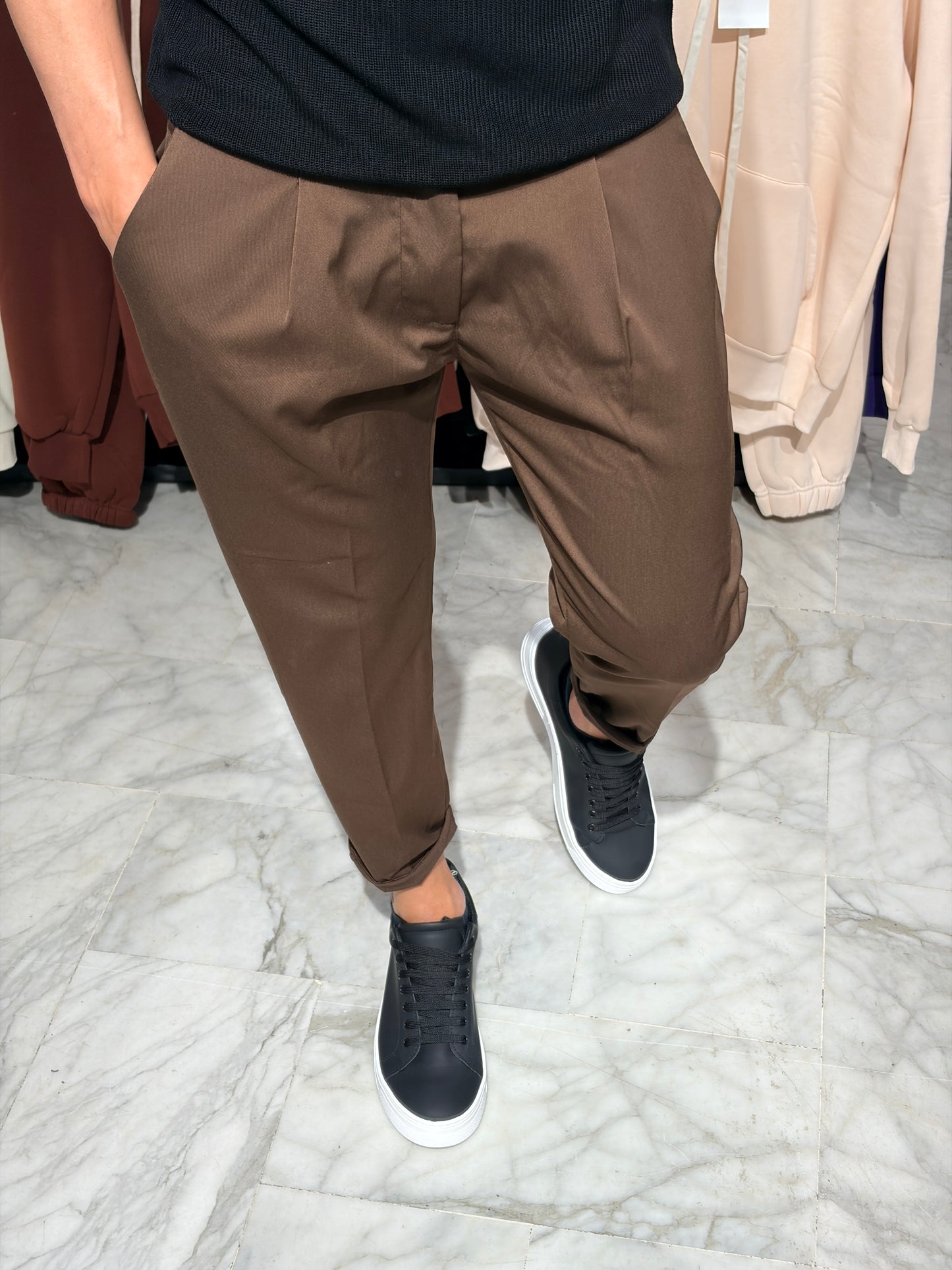 Pantaloni Capri fit marrone