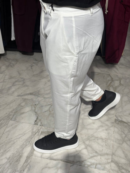 Pantalone con risvolto bianco