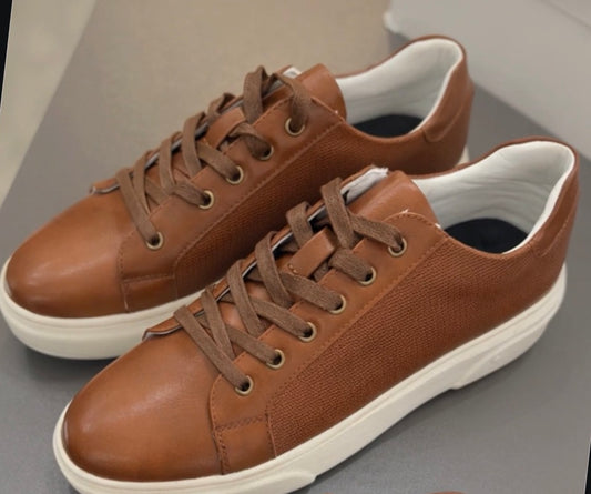 Sneaker Low-Top in Pelle Cognac con Dettagli Micro-Forati