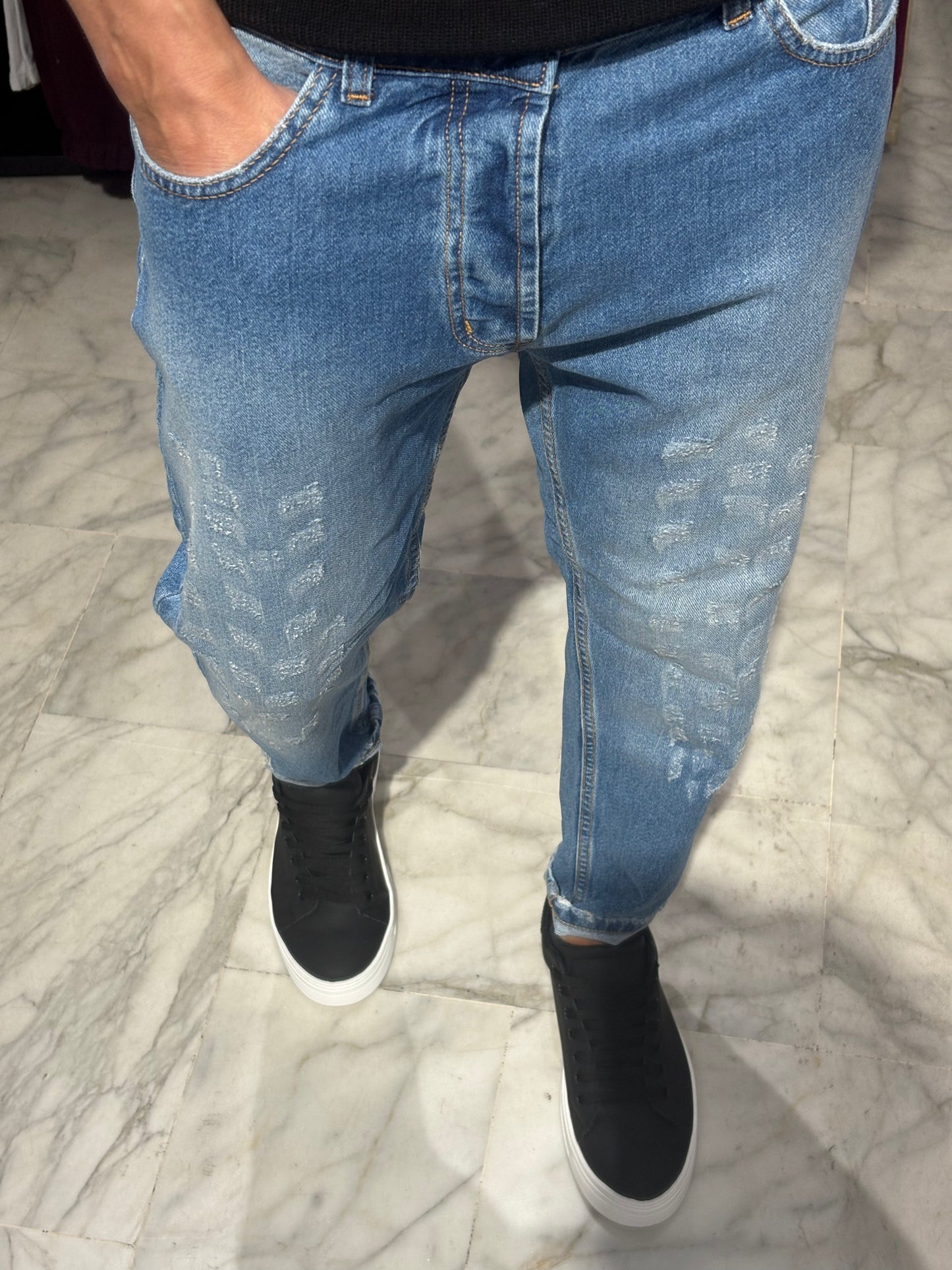 Jeans loose fit con abrasioni col.denim